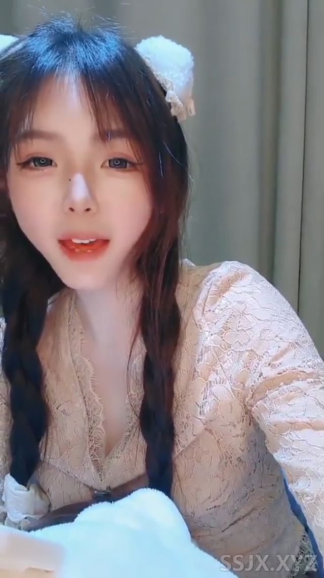 [2V/422M]小馋猫 - 绝对让你一眼爱上，真是个超级反差的极品尤物